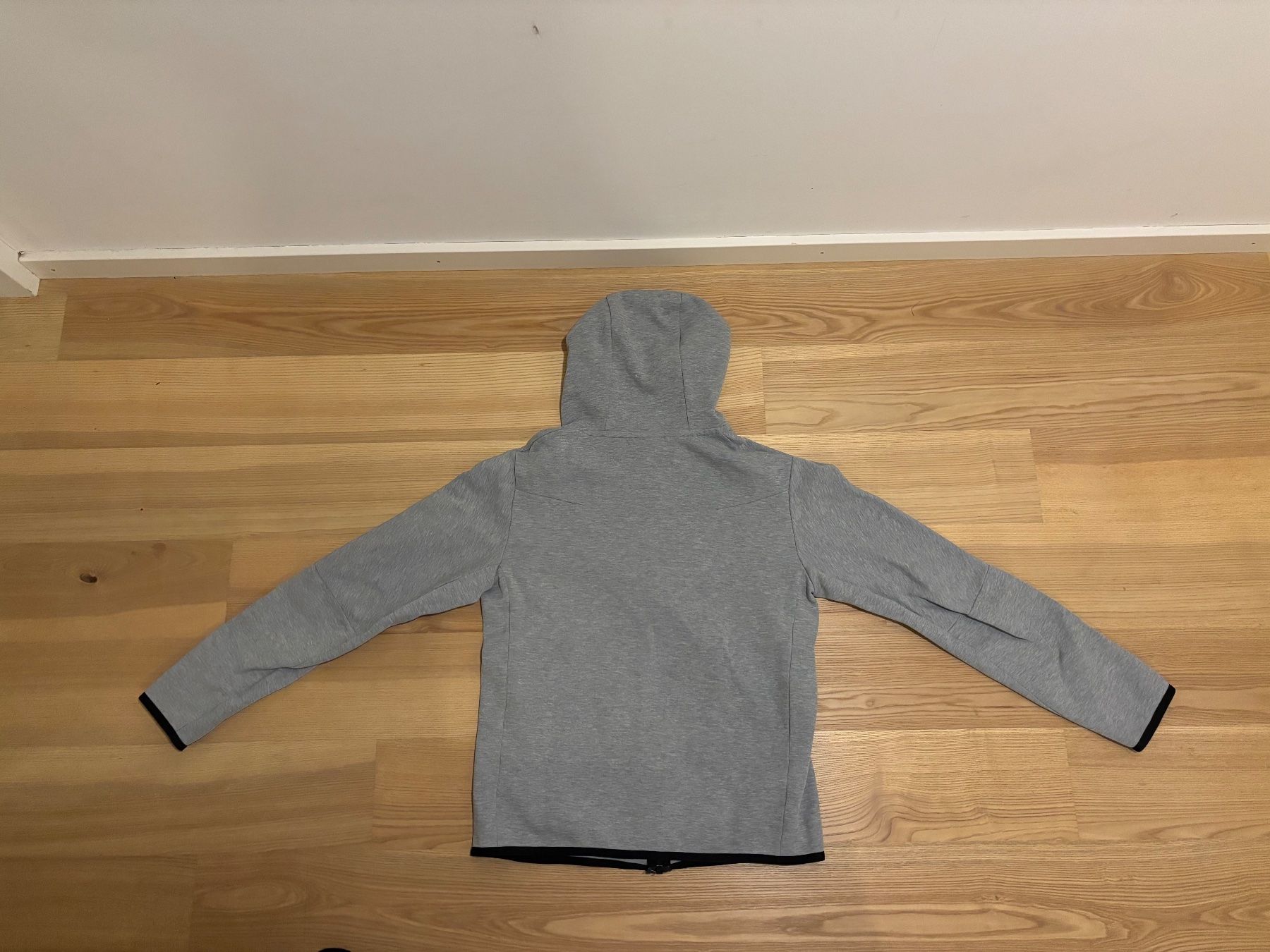 Nike Maglioni & Felpe: Nike Tech Fleece Oberteil – Nuovo (secondo la descrizione) da Zürich venduto da jan_by2d 1