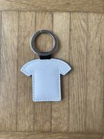 Neuer T-Shirt Schlüsselanhänger aus Leder, Weiss Top!