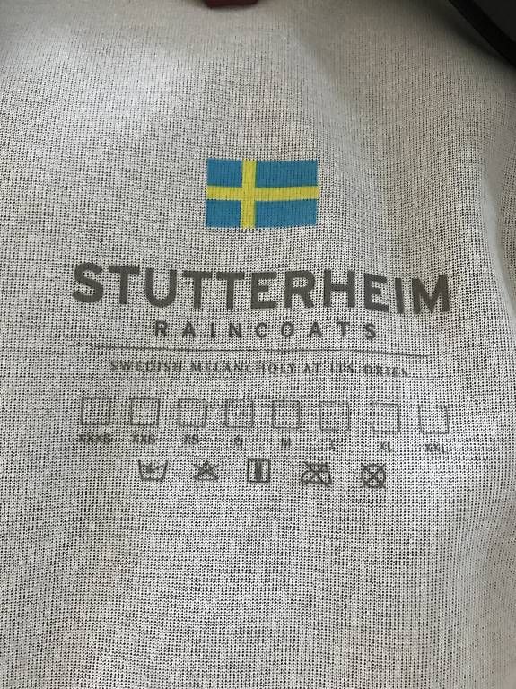 Stutterheim Giacche: Veste STUTTERHEIM rouge S – Usato da Muri b. Bern venduto da Saldayann 2
