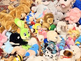 Grosses Konvolut Stofftiere (mit Furby!), sauber und gut.