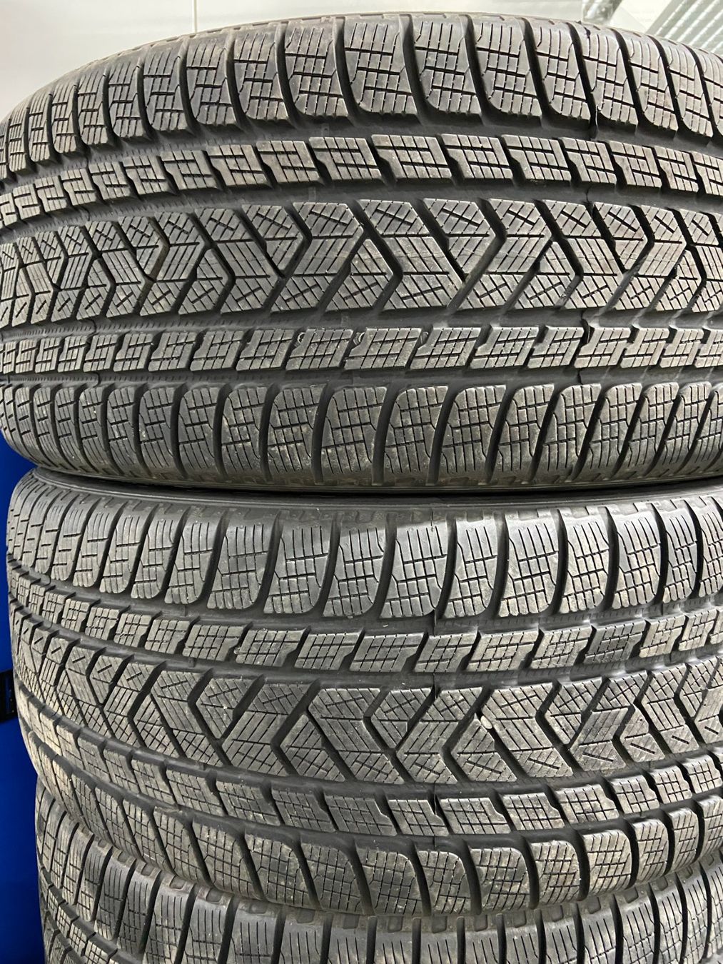 Pirelli Pneumatici & Ruote complete: Winterreifen Pirelli 285/40R22 – Usato da Appenzell venduto da Sefaag