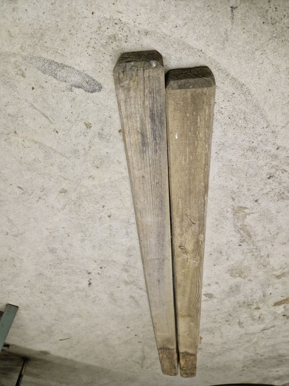 Articoli in legno: 2 Stk.Holzpfosten 130cm vierkant – Usato da Münsingen venduto da Geeskile 2