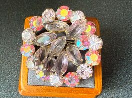 ✨Vintage-Brosche mit farbigen Kristallen, die zu Rosa neigen