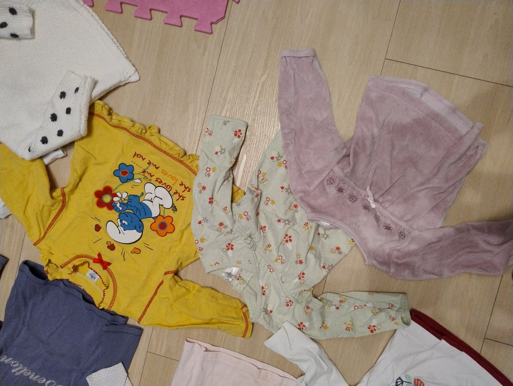 Lotti & Set di vestiti: Mädchenoberteile Gr. 80 – Usato da Bätterkinden venduto da livingdreams 3