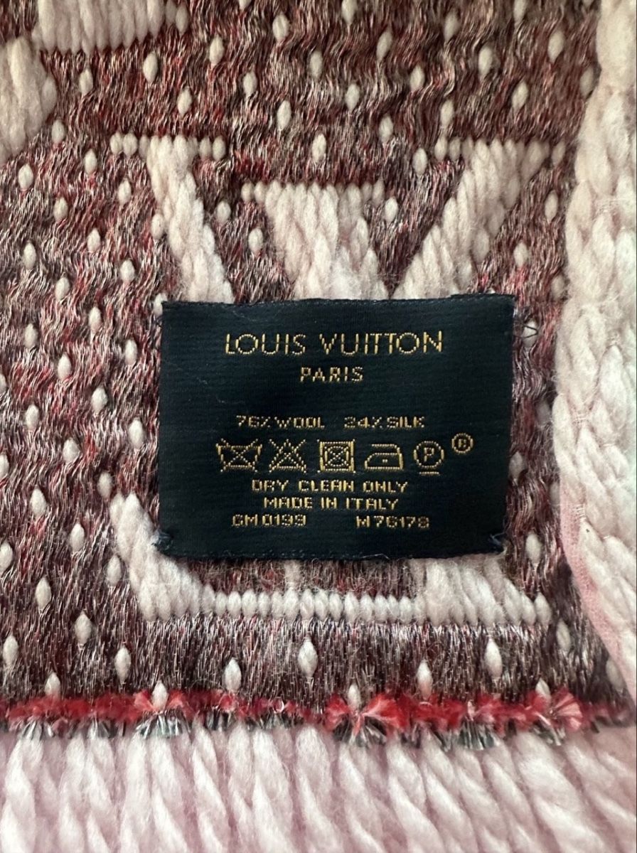 Louis Vuitton Foulards & écharpes: Echarpe originale Louis Vuitton Rose – D'occasion à Aven par Dt82 2