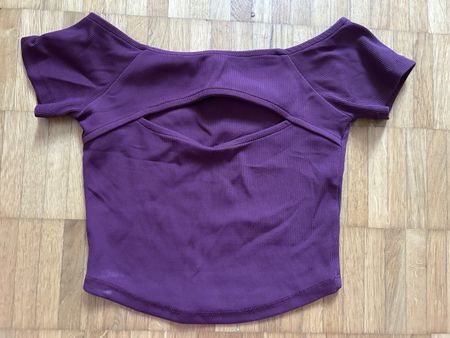 Lila Crop Top mit Cut Out, Grösse XS, Sommer Sale!