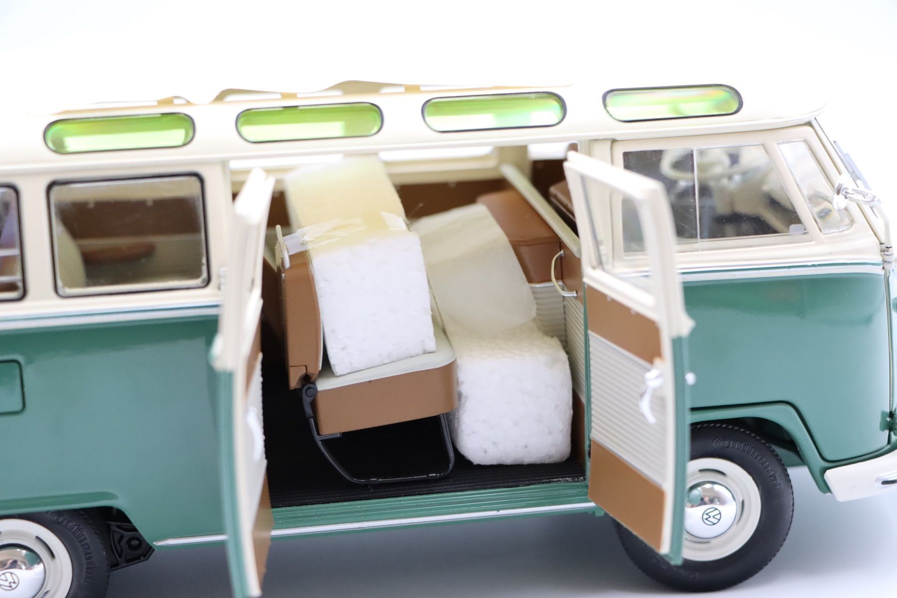 Volkswagen Modellautos: VW T1b Samba 1958 1:18 Schuco – Neu und originalverpackt aus Bühl b.Aarberg von modelldiecast 8