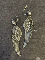 Deux paires de boucles d'oreilles ailes et oiseaux