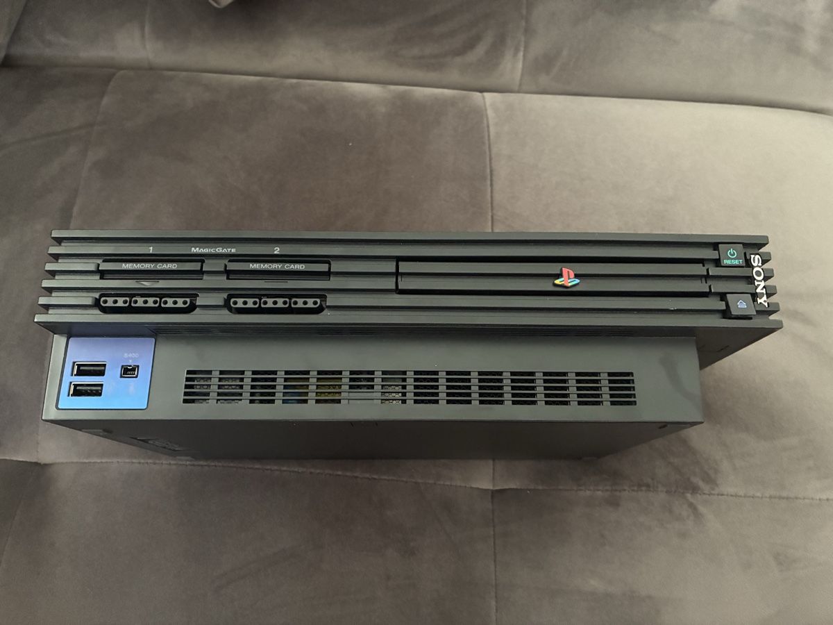 Sony Console: Playstation 2 mit 2 Controller, 1 Spiel Ohne Kabel – Usato da Zürich venduto da banane70 2