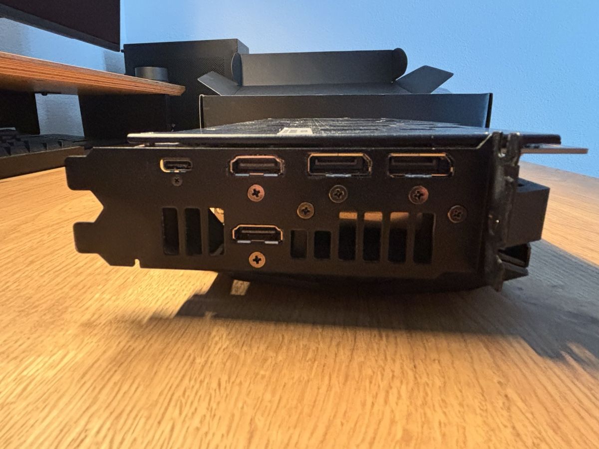 Asus Schede grafiche: Asus ROG Strix RTX 2080 Ti Grafikkarte – Usato da Zürich venduto da loo_6qrk 5