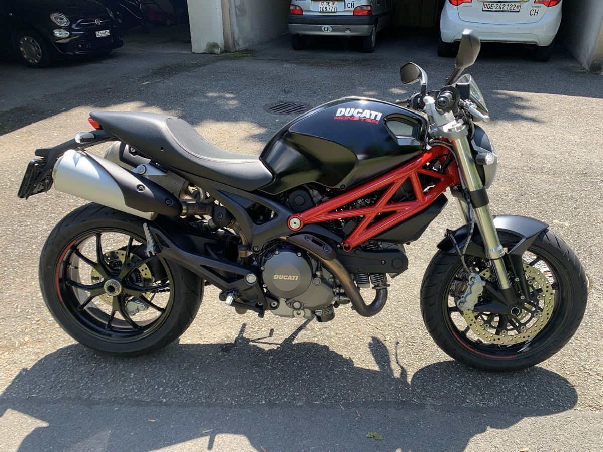 Ducati Strasse: Ducati Monster 796 black/red – Gebraucht aus Troinex von yve_pt7d