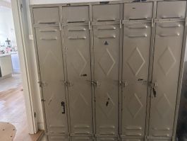 Armoire casier vestiaire industrielle vintage métallique