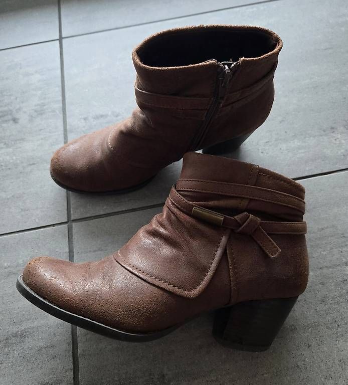 Scarpe da donna: dunkelbraune Stiefeletten (Grösse 37) – Usato da Herisau venduto da lia17 1