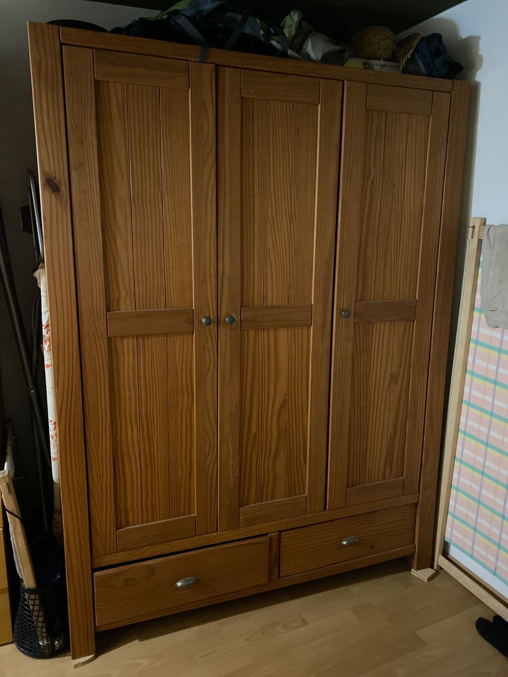 Schränke: Armoire en bois – Gebraucht aus La Neuveville von e_perriard