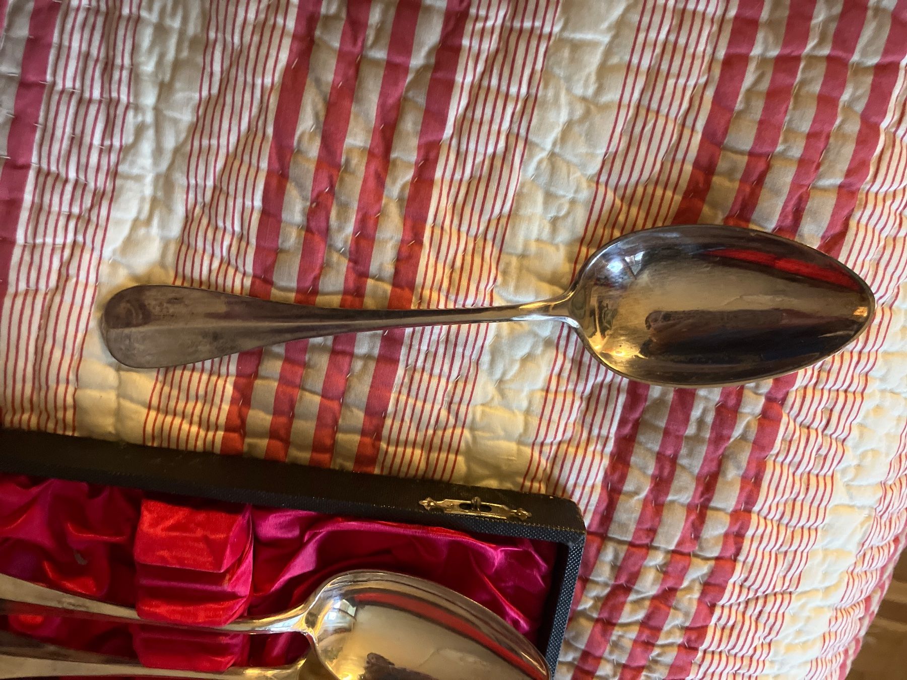 Löffel: Besteckkasten mit 6 Essloeffeln versilbert Monogramm K – Gebraucht aus Zürich von elf_h9f2 1