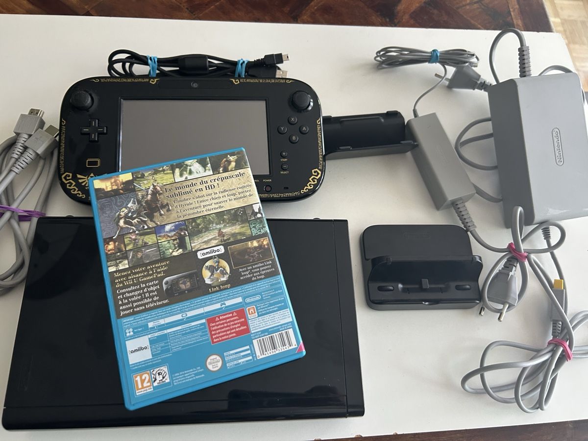 Nintendo Console: Wii U Zelda and Twilight Princess  – Usato da Pully venduto da PongDayOne 2