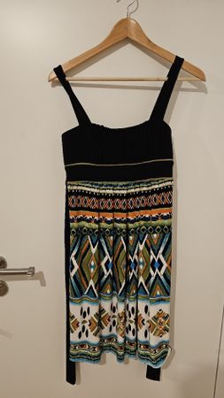 Robe d'été 👗 Taille 42 Avec bretelle  et une nœuds derrière