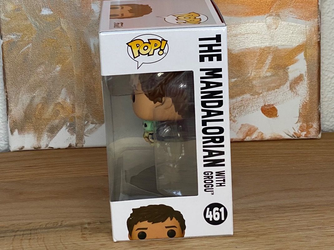 Funko Statuette: Funko Pop - Star Wars - The Mandalorian with Grogu #461 – Nuovo e nell'imballaggio originale da Oensingen venduto da CSCollectors 1