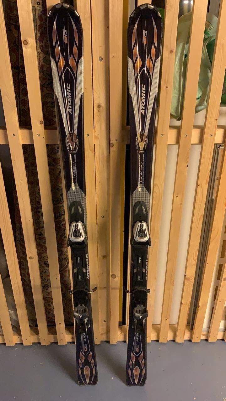 Skis: ATOMIC Skier inkl. Stöcken – Gebraucht aus Mauren von SB1606 6