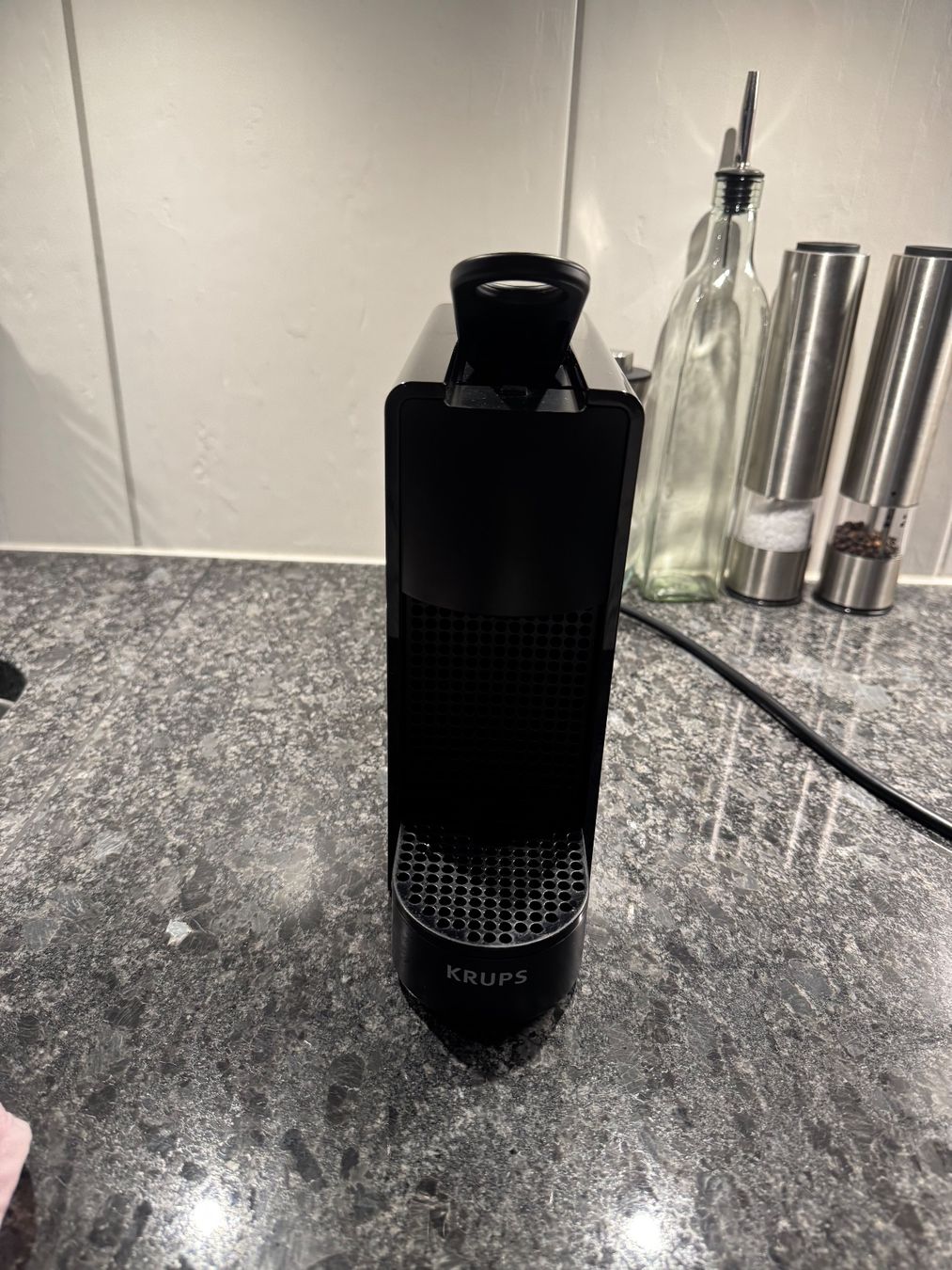 Nespresso Kaffeemaschinen & Espressomaschinen: Nespresso Krups Essenza Mini Schwarz – Gebraucht aus Balsthal von mama_joes 5