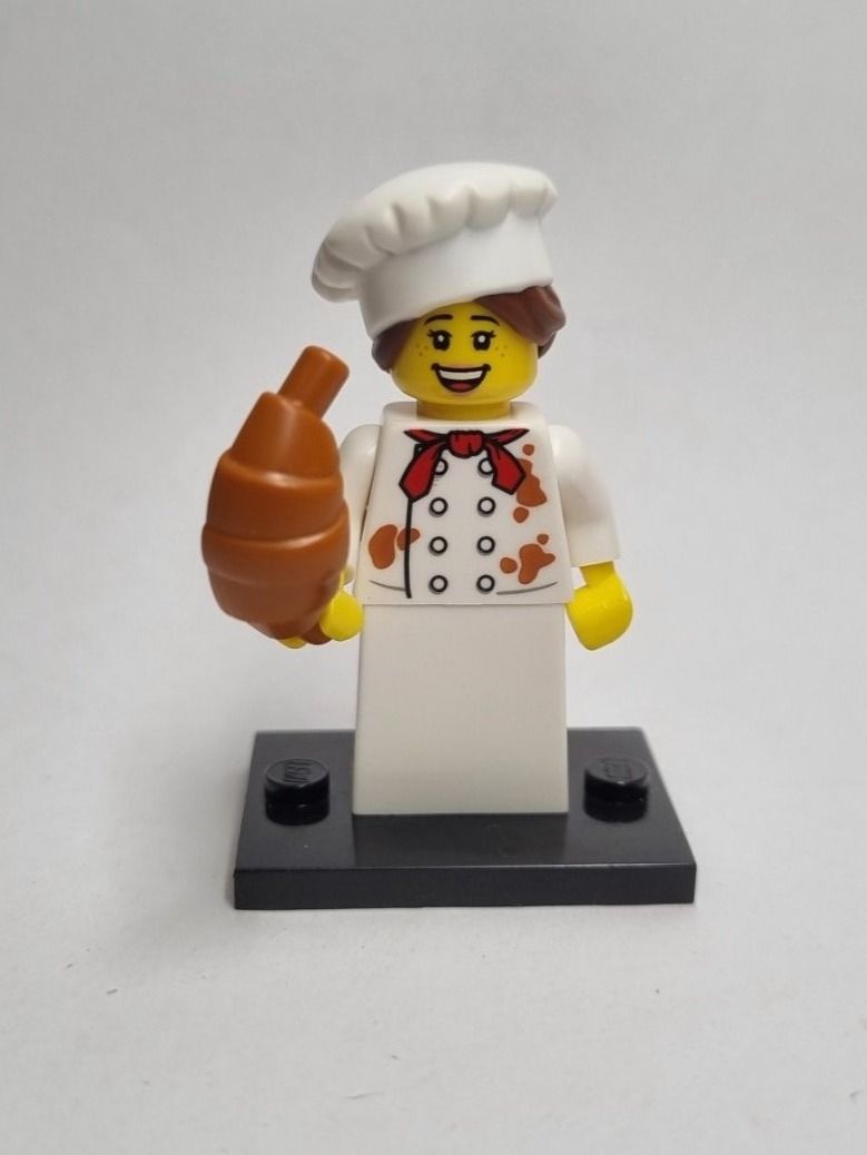 Lego Kit di costruzioni: LEGO BAM Late 2023 Baker with Croissant – Nuovo (secondo la descrizione) da Basadingen venduto da NekoBricks 1