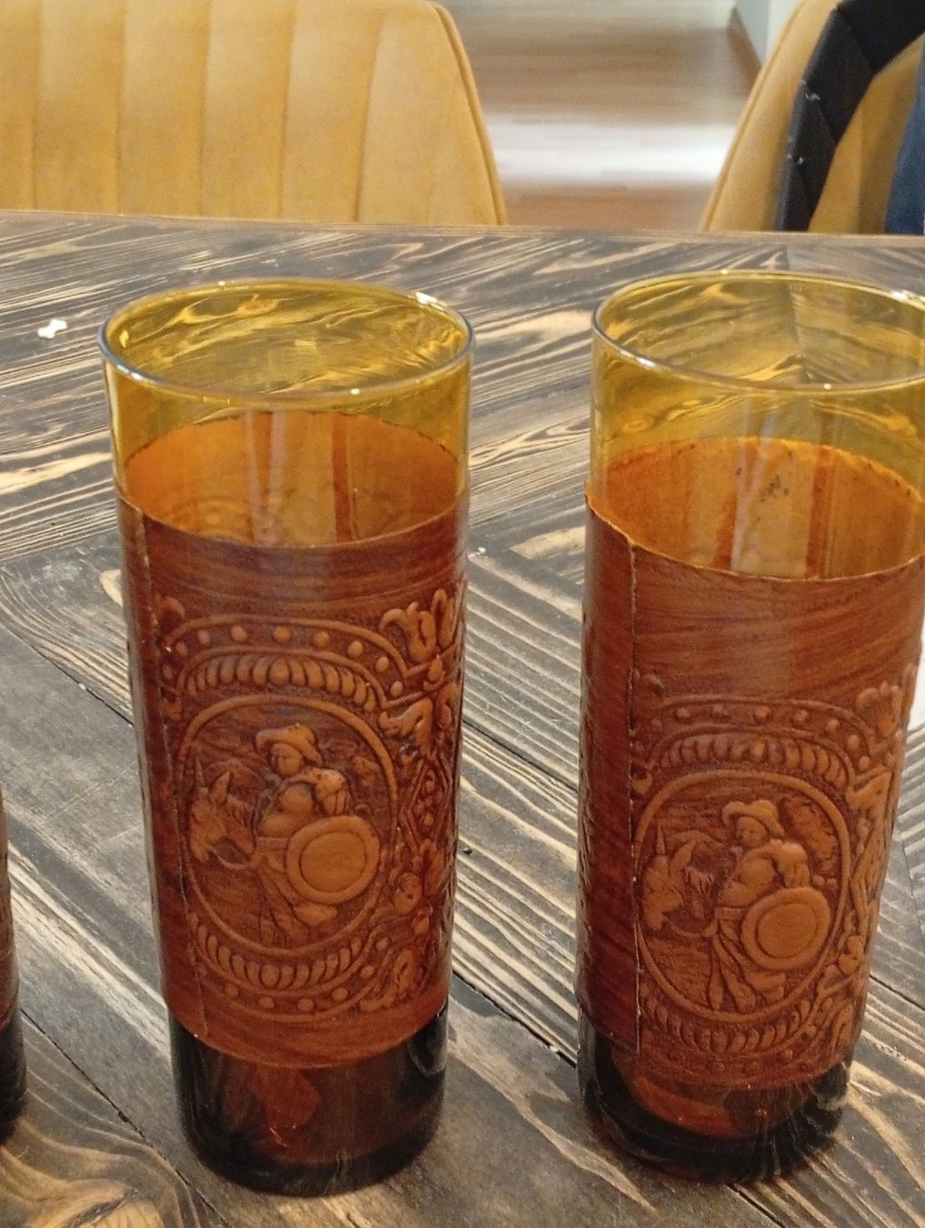 Gläser: bernsteinfarbene Highball-Gläser aus den 1960er oder 1970er. – Gebraucht aus Engelburg von CH.Me 3