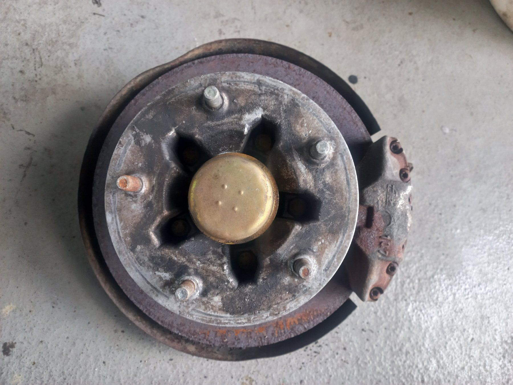 Volkswagen Tutti pezzi di ricambio auto: Oldtimer Achsschenkel Radnaben Bremszangen L+R VW  Käfer ?? – Usato da Dulliken venduto da mopar030 4