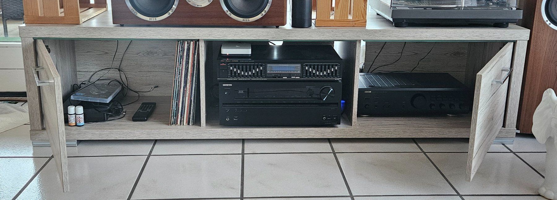 Cassettiere: Vitrine, Sideboard klein, Sideboard gross, Wohnzimmermöbel – Usato da Liestal venduto da RetoZ32 3