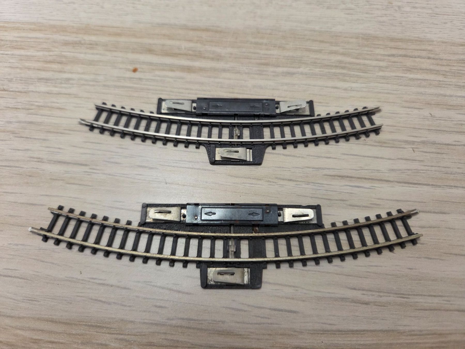 Märklin Modellini di ferrovie: Märklin 2 x 8539 Schaltgleis Z – Usato da St-Aubin-Sauges venduto da Lo_Go