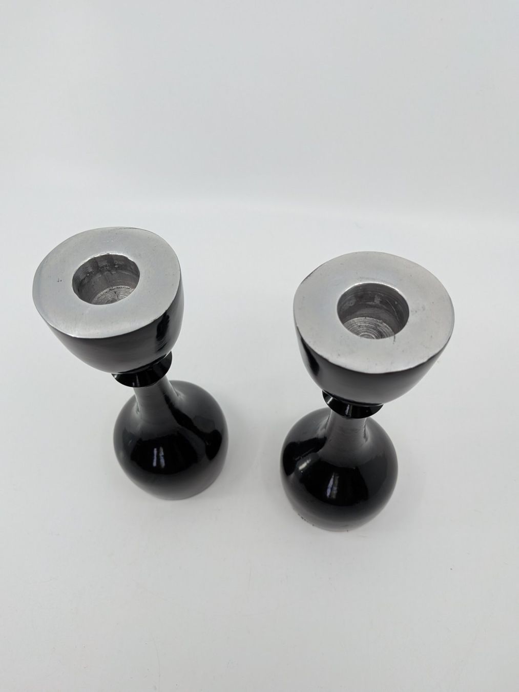 Kerzenständer: 2 Kerzenständer Aluminium schwarz – Gebraucht aus Emmen von magelan 1