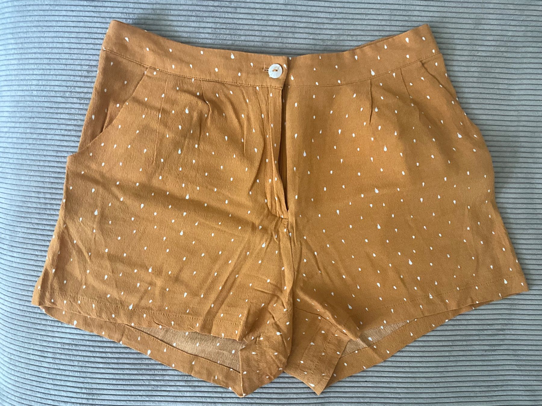 Pantaloni: Shorts senfgelb gepunktet – Usato da Zürich venduto da lisa.alessia93