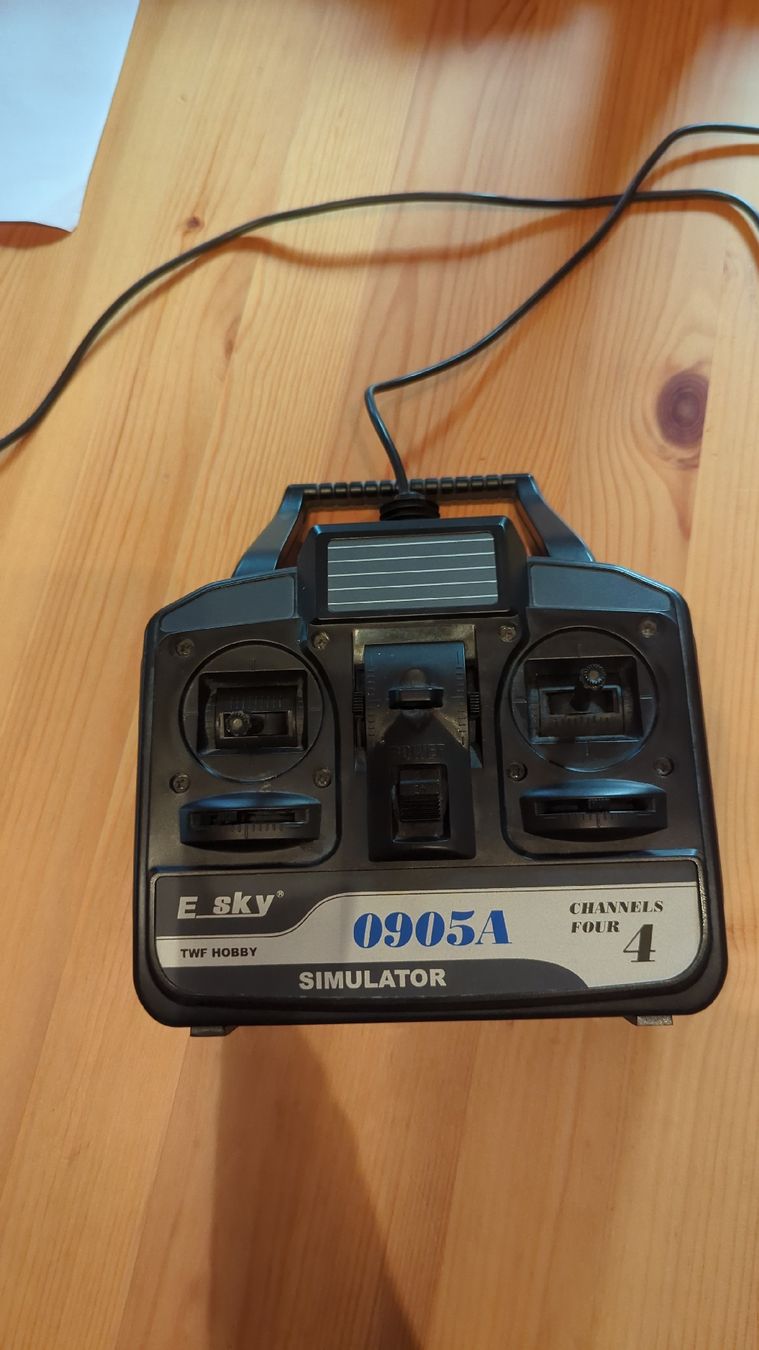 Telecomandi: E-Sky 0905A Simulator Fernbedienung – Usato da Brienz BE venduto da pat_myg6
