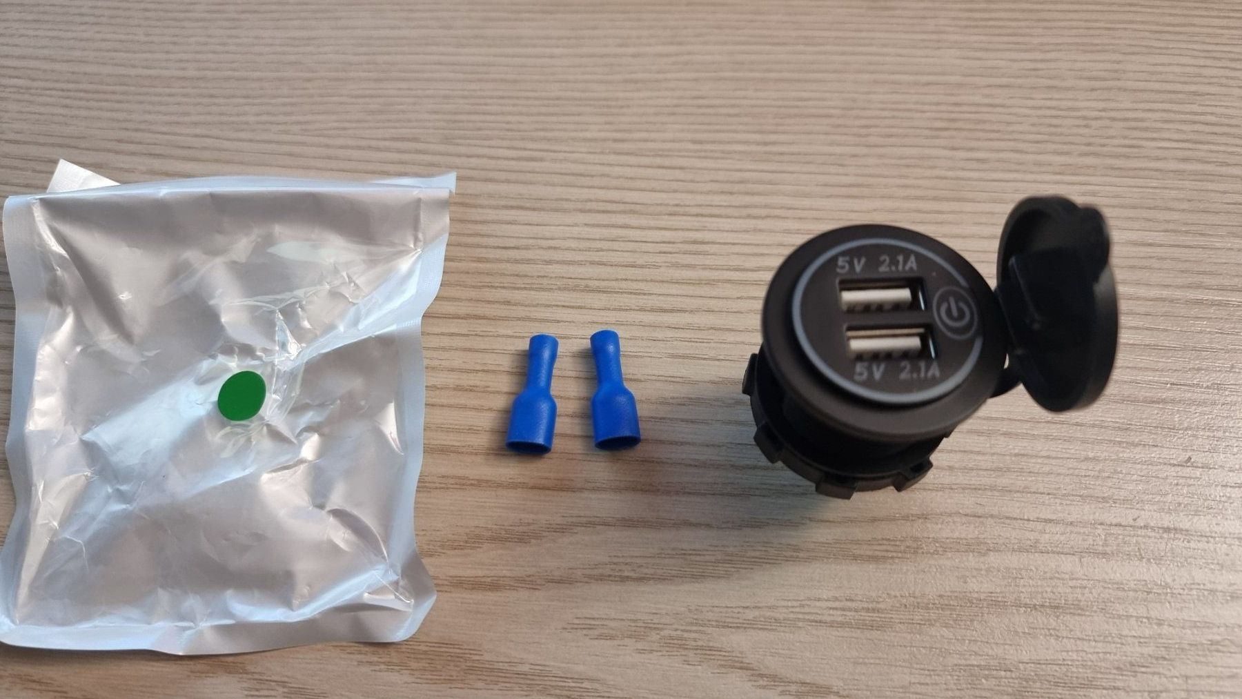 Sonstiges Campingzubehör: USB Einbaudose / Ladebuchse 12V DC Anschluss  NEU – Neu und originalverpackt aus Hagenbuch ZH von cougar1 1