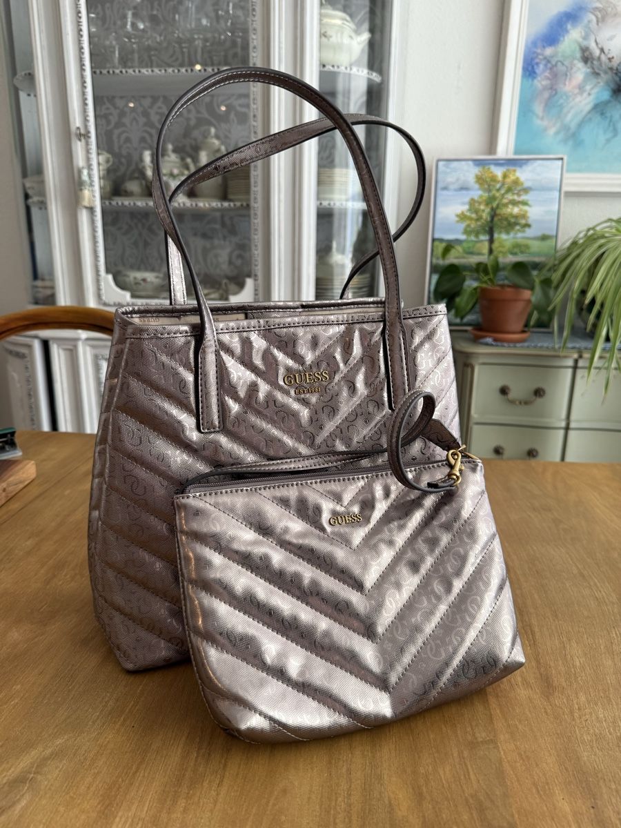 Guess Borse da donna: Handtasche Guess gesteppt metallic mit Innentasche – Usato da Allenwinden venduto da Caramia15 3