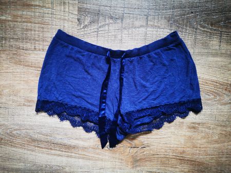 Hunkemöller Pyjamashose kurz Grösse M dunkelblau 