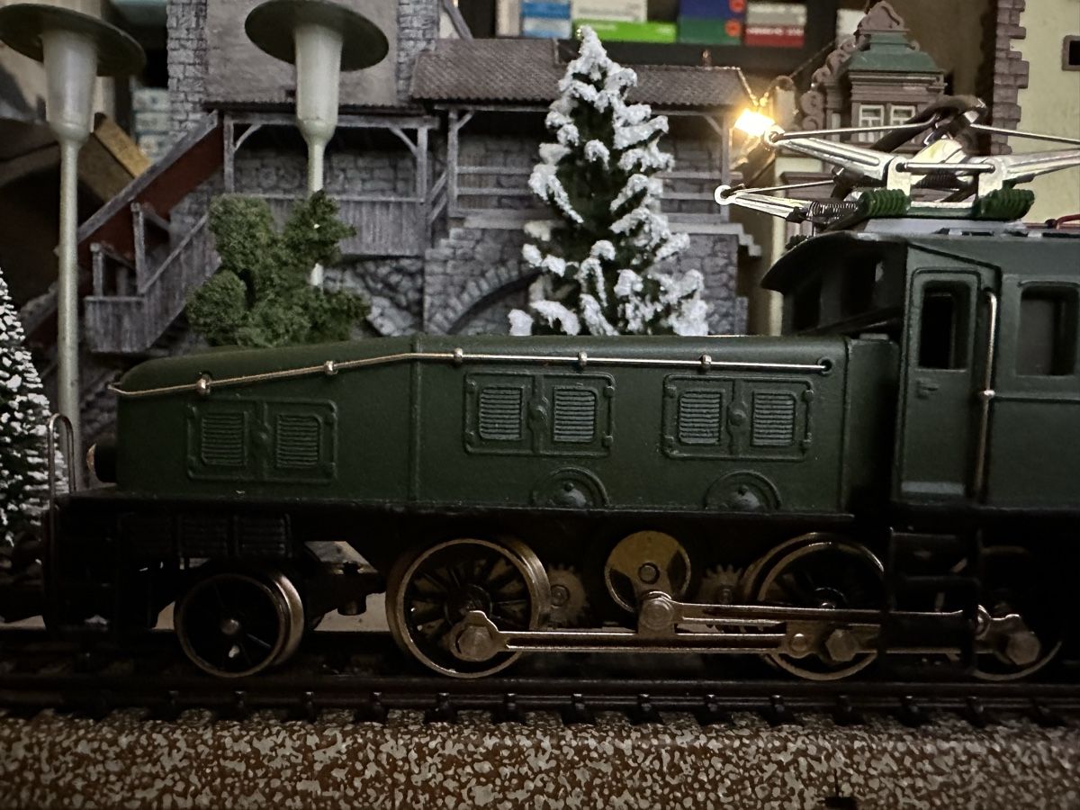 Märklin Modelleisenbahnen: Märklin 3015 SBB Ce 6/8 III – Gebraucht aus Lupsingen von New-Haven 1