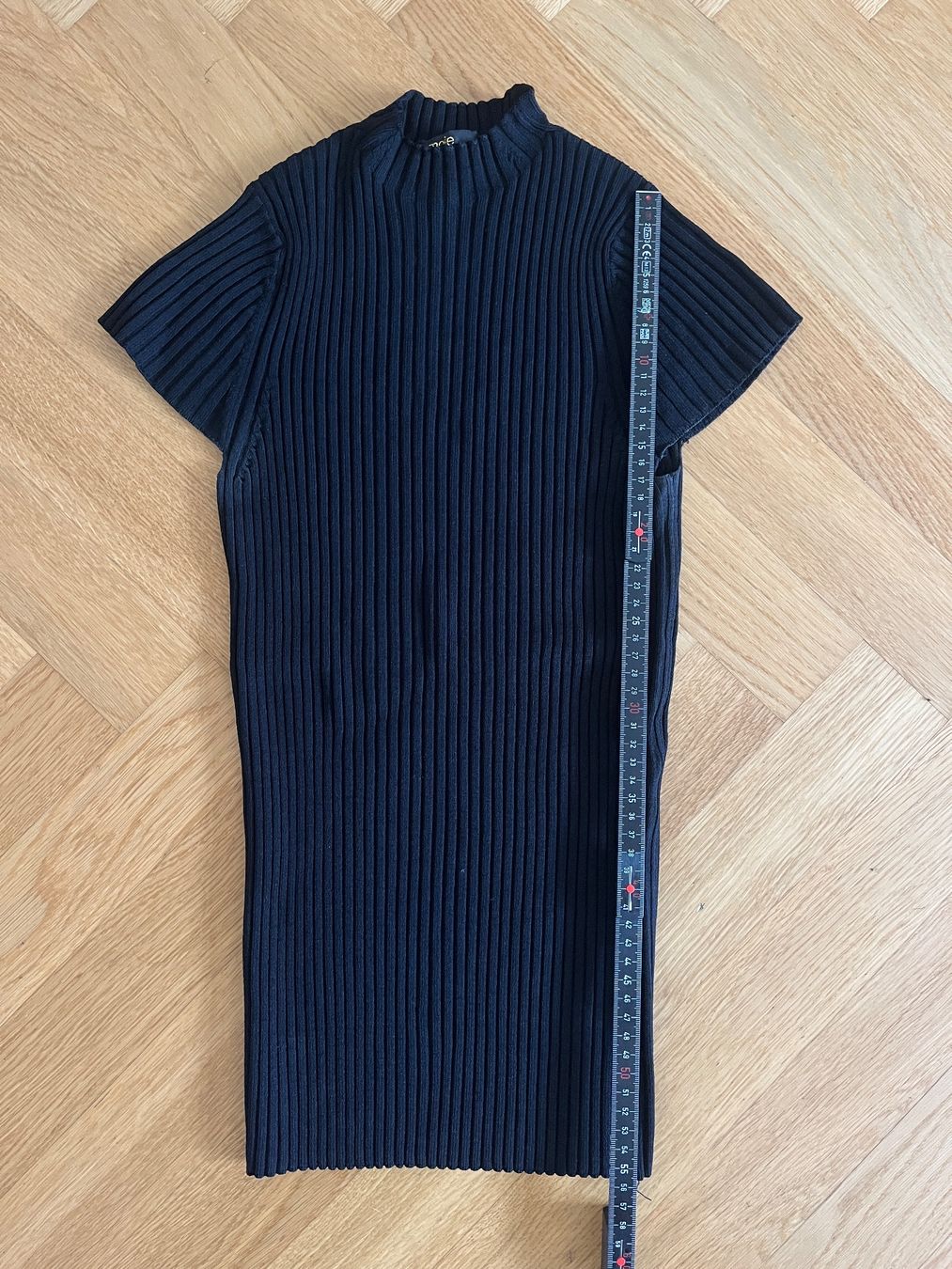 T-shirt: Maje Strickshirt Schwarz Gr. 1 Gerippter Feinstrick – Usato da Zürich venduto da bretxo 2