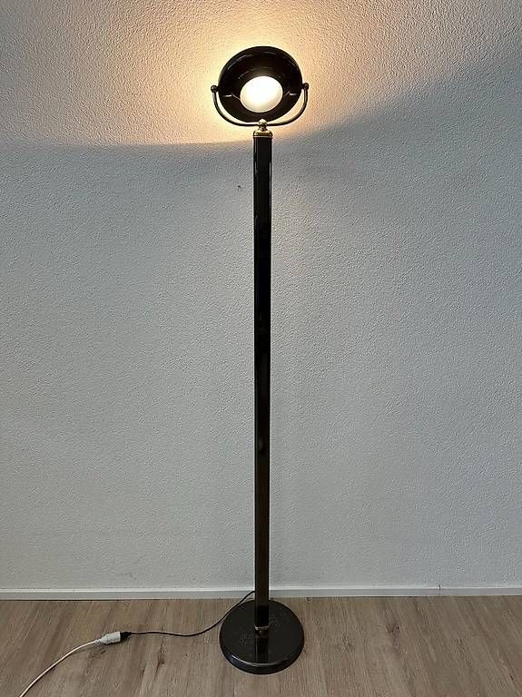 Lampade: Stehleuchte in Schwarz und Gold – Usato da Obernau venduto da Arche_Noah_Brocki 1
