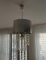 Deckenlampe mit Schirm und Kristallbehang gebraucht