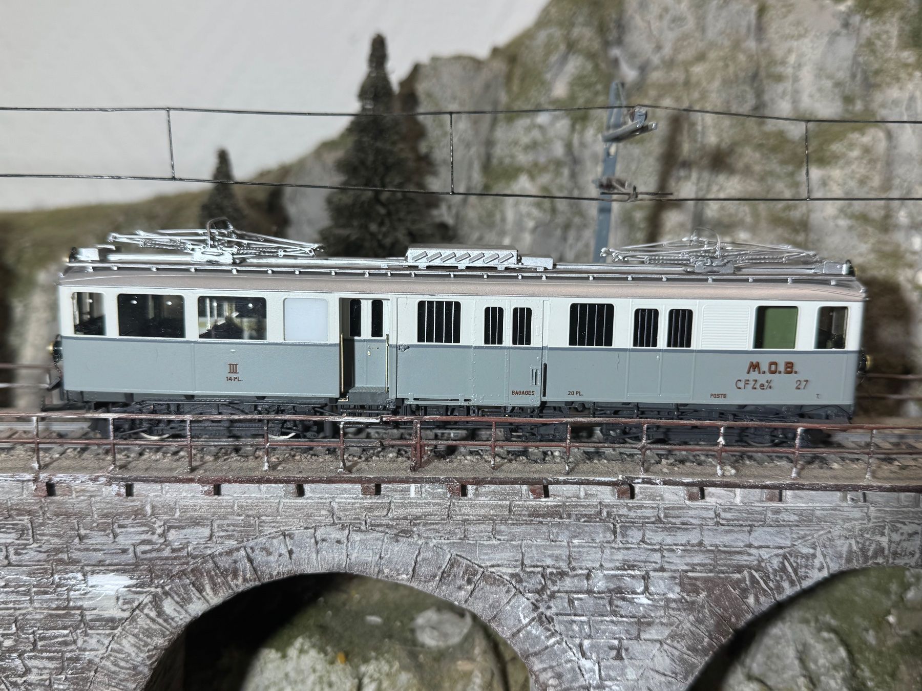 Lemaco Modelleisenbahnen: Lemaco / MOB- Triebwagen CFZe 4/4, No: 27 – Gebraucht aus Krummenau von ferrotech 3