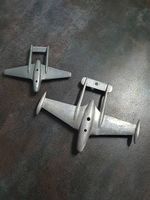 Zwei alte metall Flugzeuge