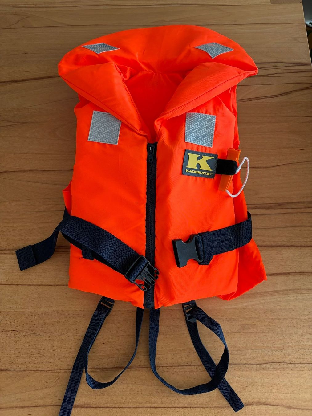 Giubbotti di salvataggio: Schwimmweste – Usato da Küsnacht ZH venduto da Hell11