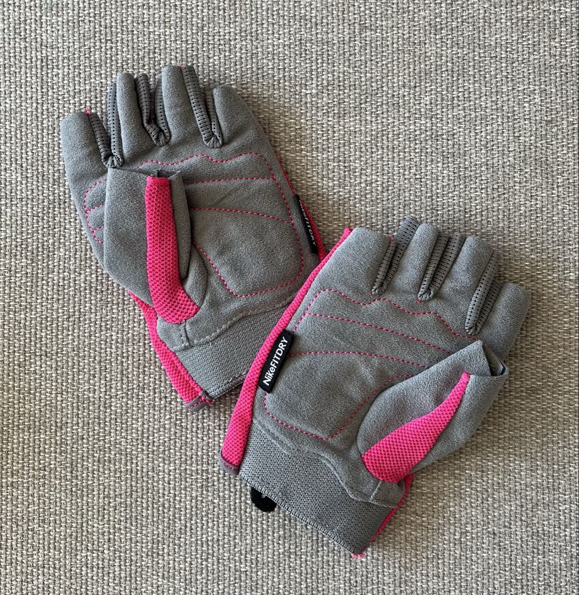 Nike Guanti & manicotti: Gants de sport Nike – Usato da Collex venduto da Cad-84 1