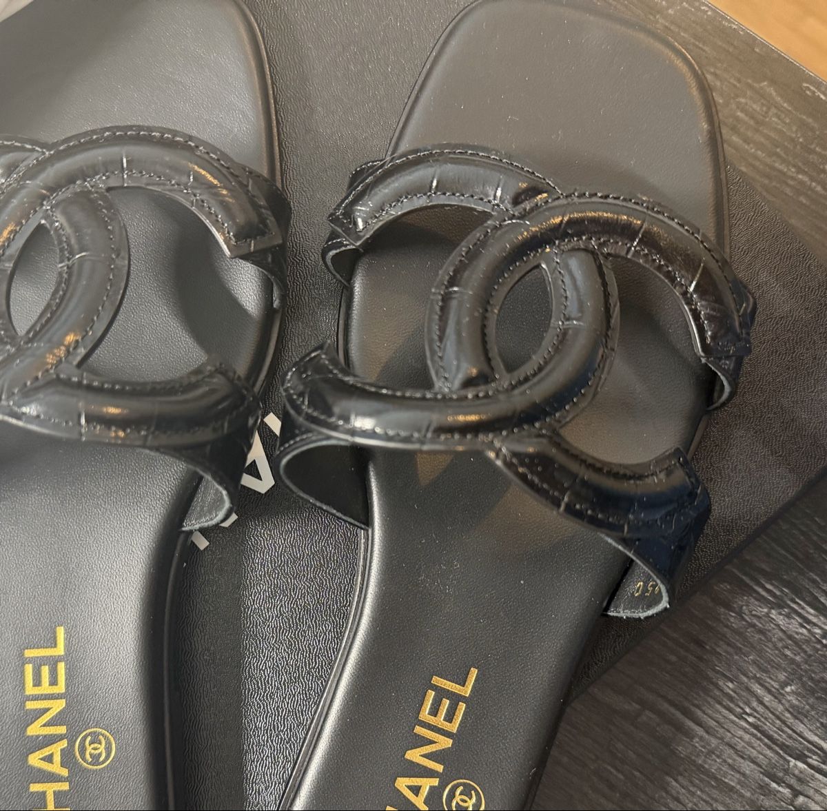 Chanel Scarpe da donna: CHANEL CC Mules gr. 39 NEU – Nuovo e nell'imballaggio originale da Pfäffikon SZ venduto da happy.life 1