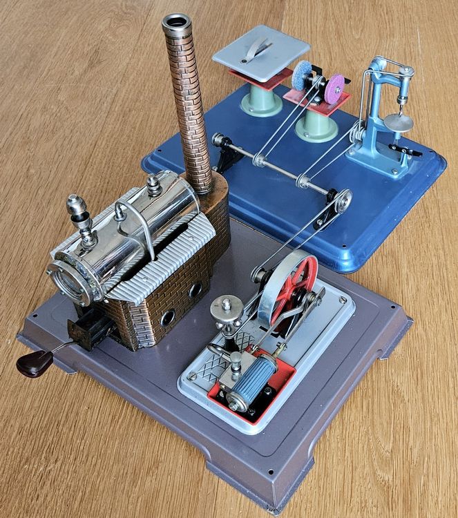 Plaque Modèle M56 Wilesco Pour Machines à Vapeur - Atelier Complet Avec Meule, Scie, Transmission - 270x210x130mm