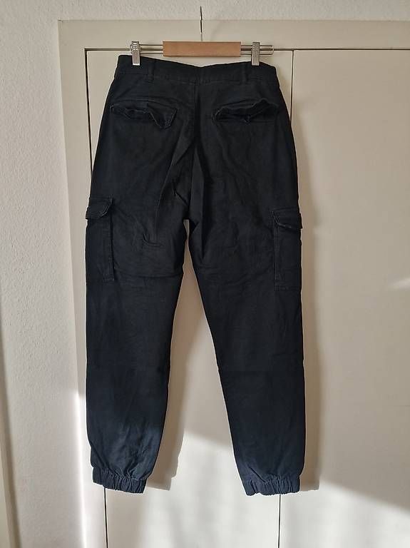 Pantaloni: Schwarze breite Cargo- Stoffhose - Grösse 40 – Usato da Dällikon venduto da m.py_92 1