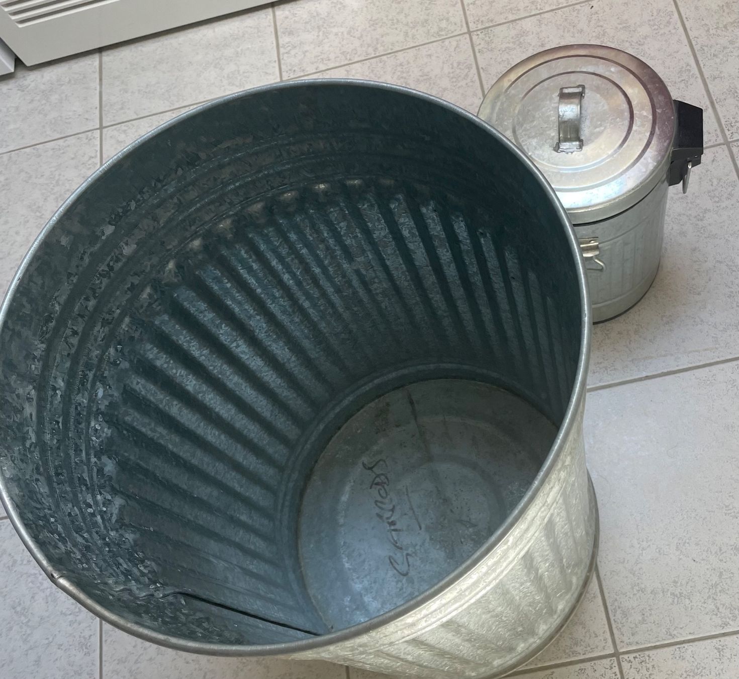 Sonstiges für Haushalt & Wohnen: Kübel - Industrial Design – Gebraucht aus Murten von Claburk 1