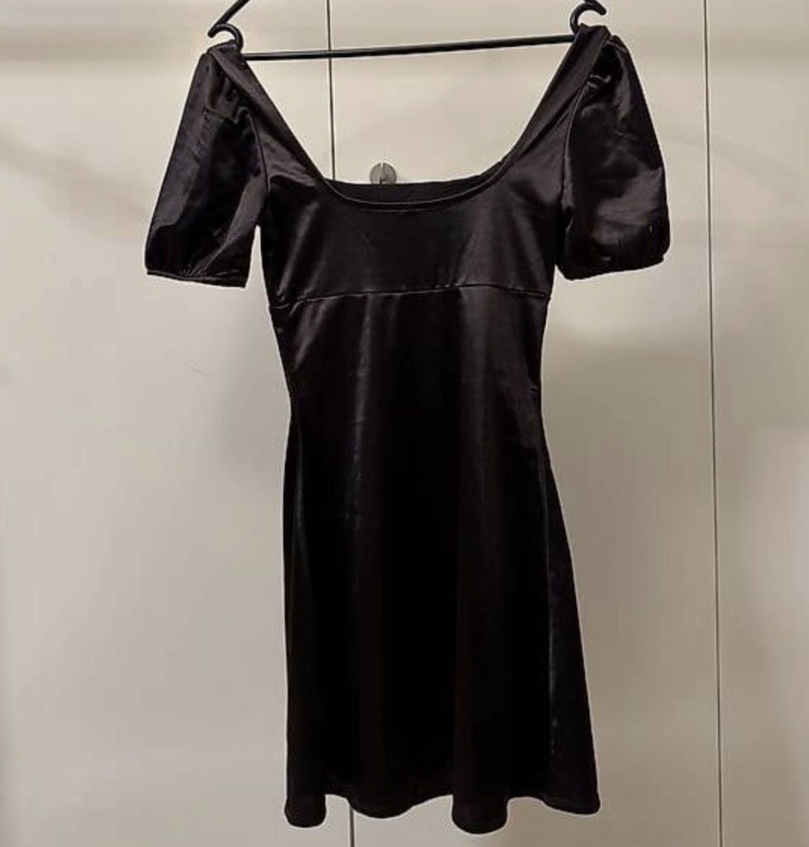 H&M Vestiti: BROWN SILK DRESS🤎 – Usato da Dietikon venduto da athiinax 2