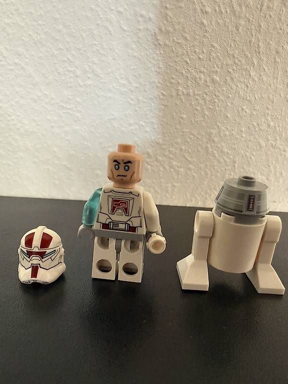 Lego Statuette: Lego Star Wars: Jek-14 & R4-G0 Minifiguren – Usato da Zürich venduto da Liam_Hess 2