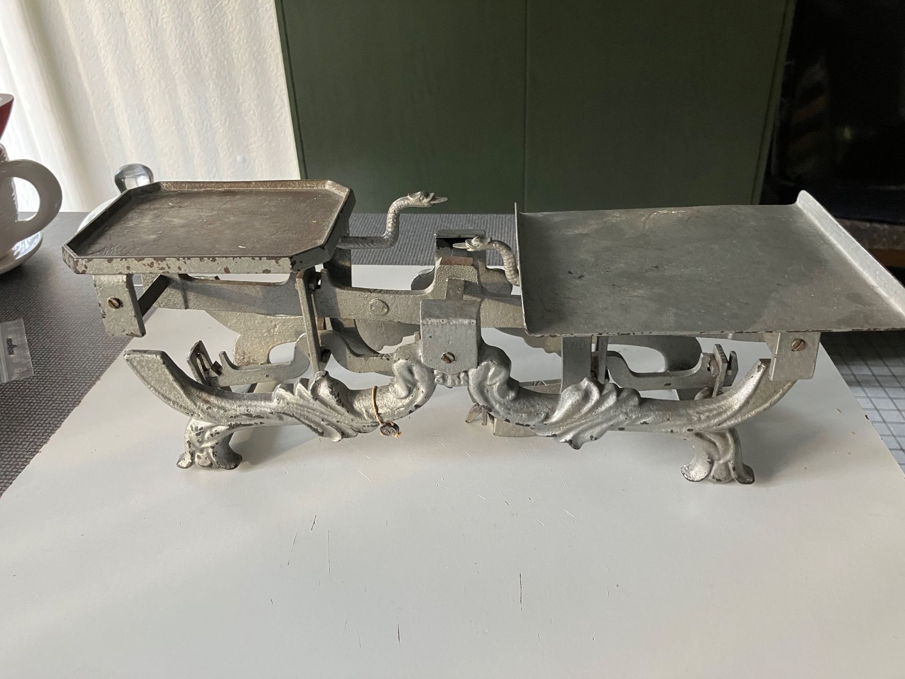 Bilance e pesi: Antike Waage fast 4 kg. schwer – Usato da Aadorf venduto da heiluz15 3